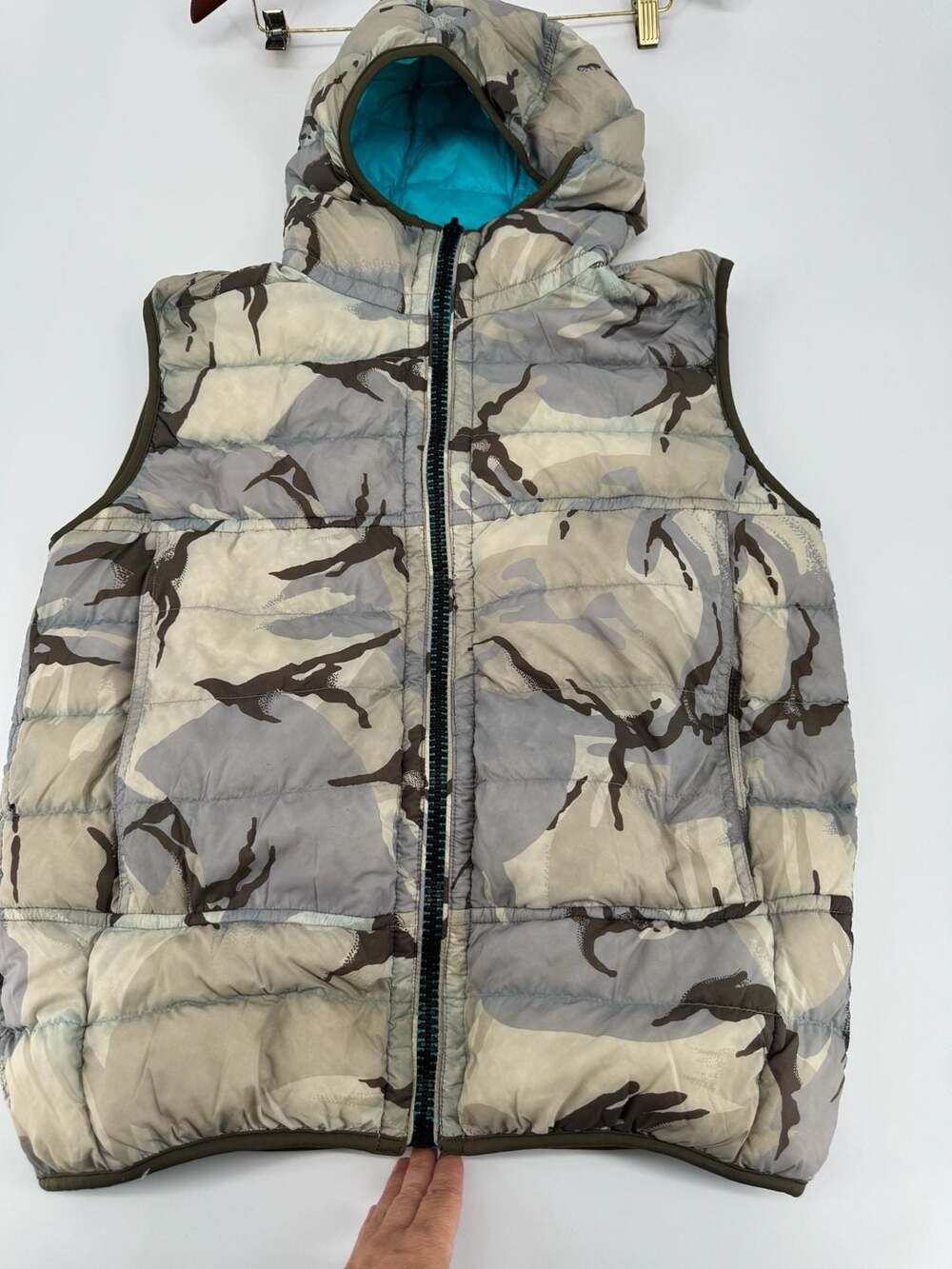 Esemlare Reversible Camouflage and Turquoise Down Puffer Hooded Vest Size Large